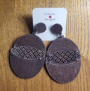 DARK BROWN OVAL SHAPED EARRINGS